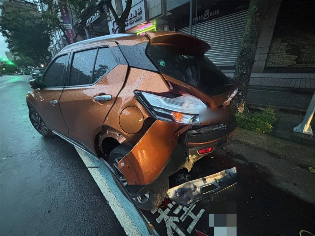 快新聞／以為沒人看到？信義區凌晨車禍「肇逃全被錄」　駕駛撞路邊車輛急落跑