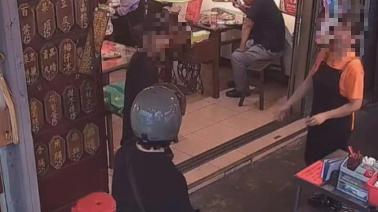 台中男買黑輪包包掉出「1把衝鋒槍」　空氣瞬間凝結　無人敢動作