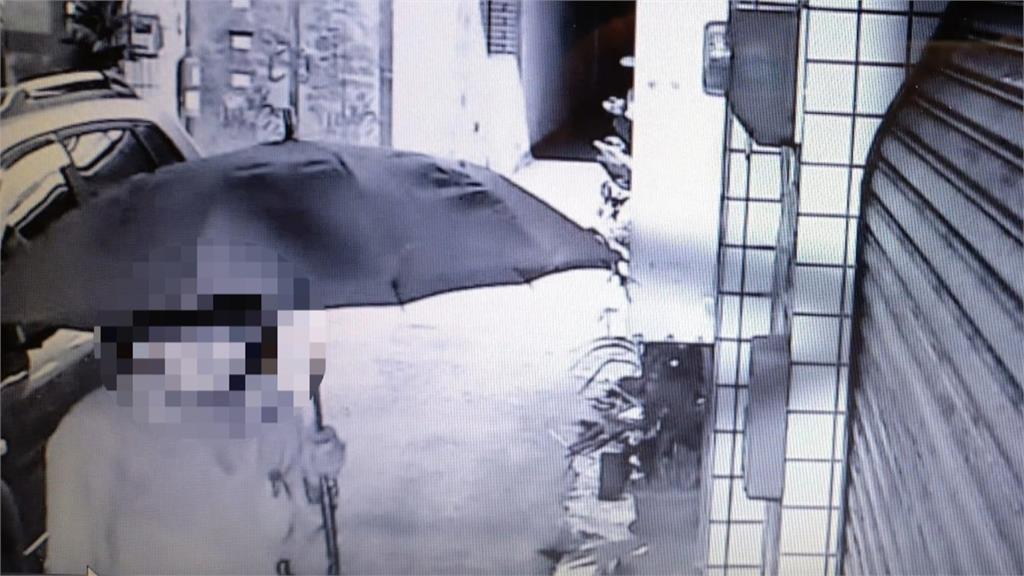 一送就是8年！　陌生男每月固定送巧克力嚇壞住戶
