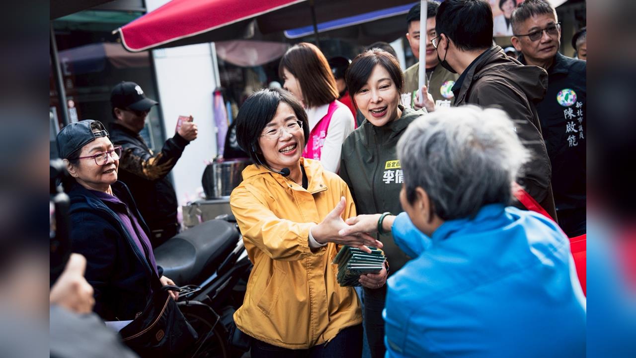 快新聞/人氣超旺!蘇巧慧首度以參選人身分掃市場 民眾嗨喊「蘇市長」