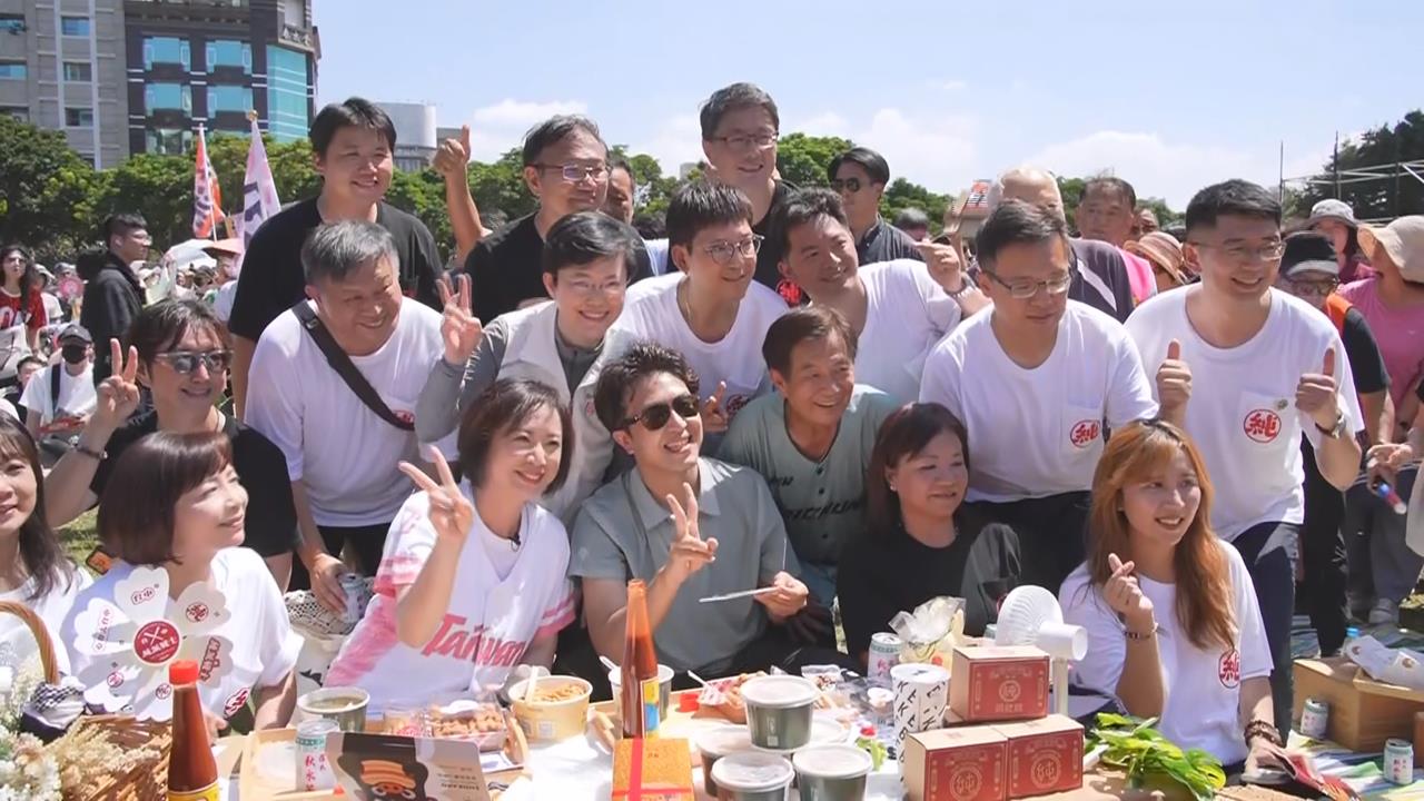 辣椒醬+雞蛋糕！洋流引爆新吃法　何欣純下戰帖