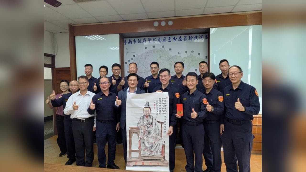 卯兔星君神像竊案偵破！台南市表揚警方贈畫「神還原」