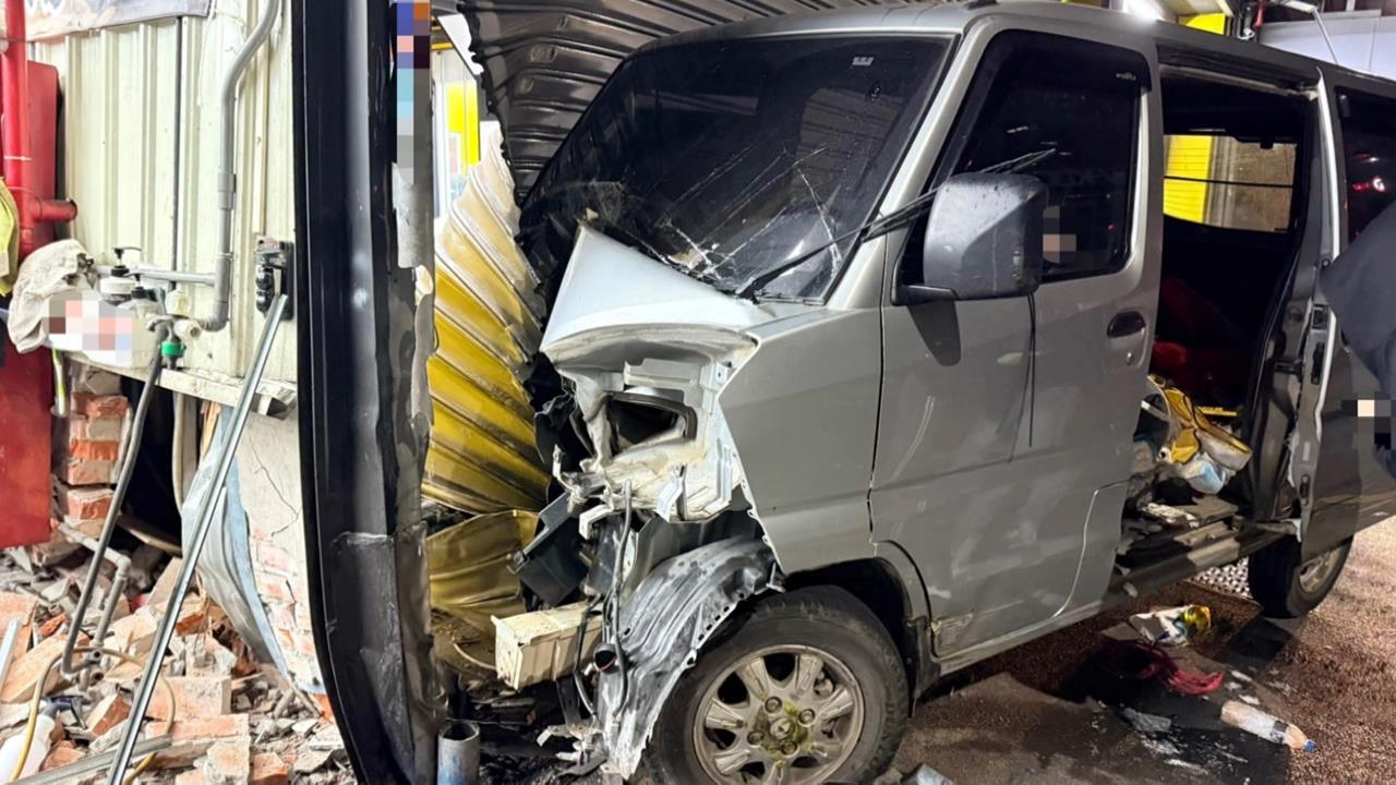 又毒駕！衝撞三重路邊兩店面　駕駛囂張稱：賠償不是問題