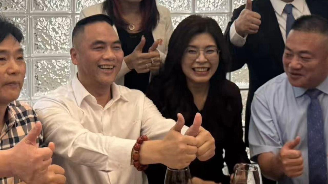 訪美爭議一籮筐！　網紅八炯爆鄭麗文同框統戰人士