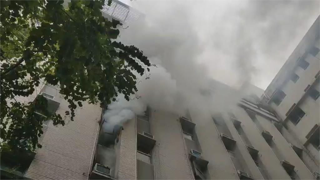 宜蘭大學傳火警　生物資源大樓冒黑煙　學生嗆傷送醫