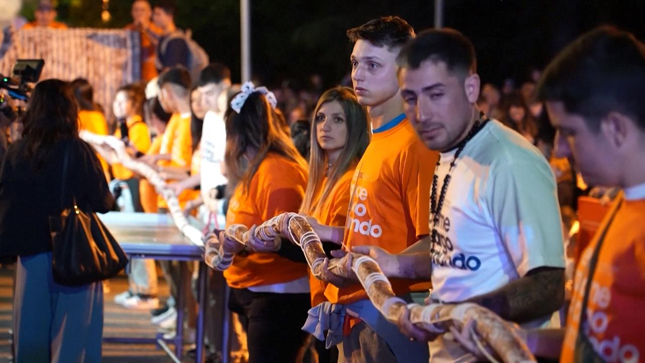 破世界紀錄！　阿根廷公司成功挑戰　1.5公斤肉品製出「近500公尺」莎樂美腸