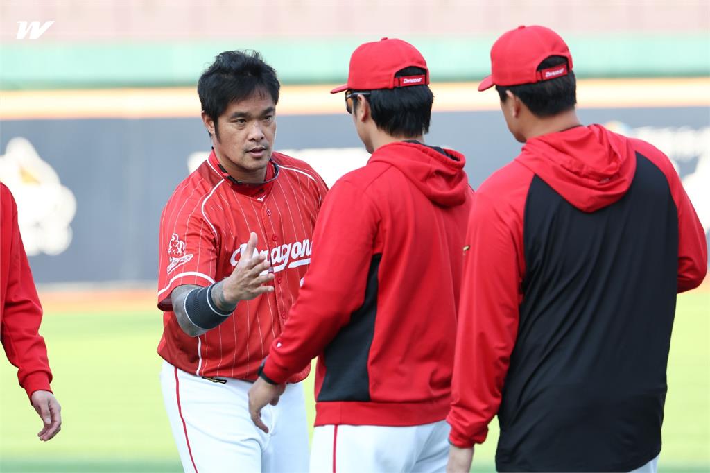 中職(影)／味全龍林智勝31日宣告引退　大師兄曾喊「想回澄清湖」辦引退賽
