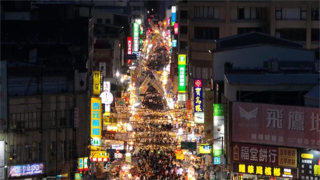 鬼門關夜市上萬人共襄盛舉　空拍街道如「火龍」被譽「台版神隱少女」