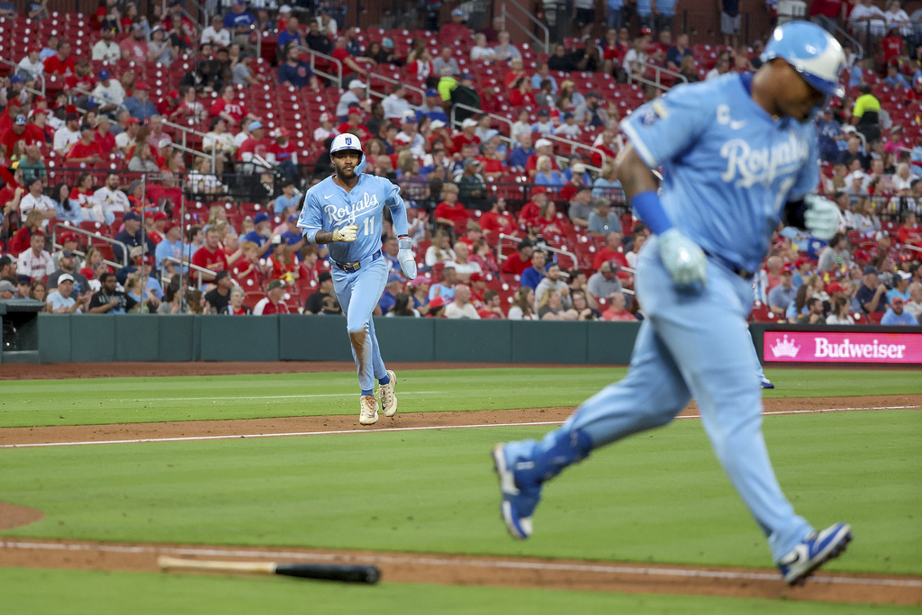 MLB(影)／皇家明星游擊手演出超人撲接　和紅雀雙重賽各一勝一敗