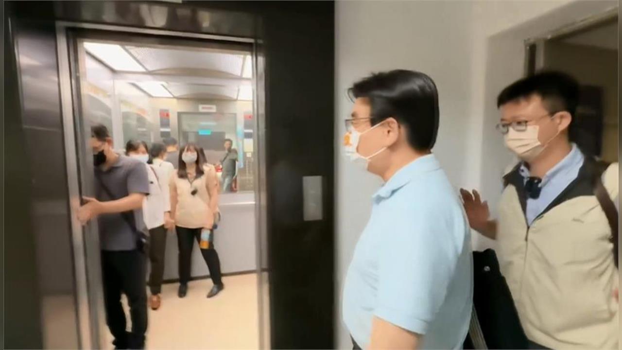 快新聞/台南前高官慘了!公務車接送家人購物 貪污罪起訴