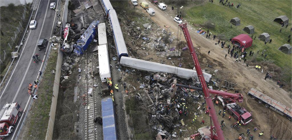 希臘火車對撞至少57死 值班站長出庭遭羈押候審