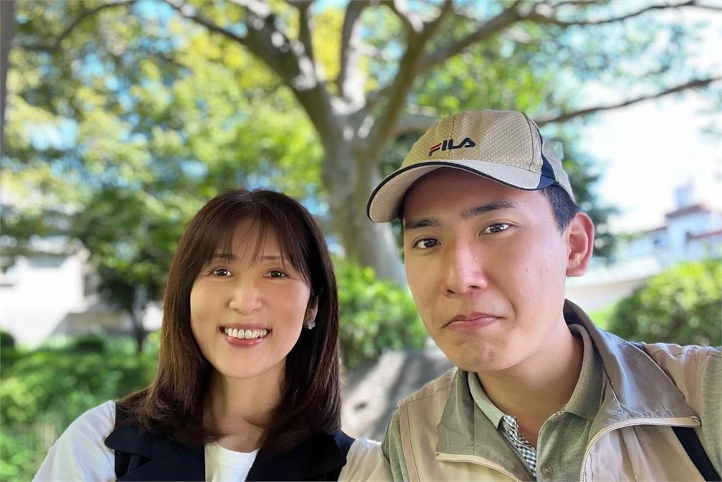 女友比媽大11歲！25歲母單男熱戀58歲熟女　嗨喊：圓夢了