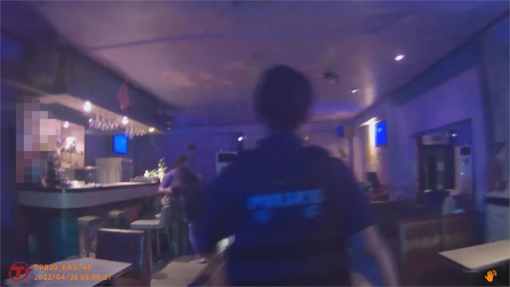 酒客爆發肢體衝突　警到場發現多人未戴口罩