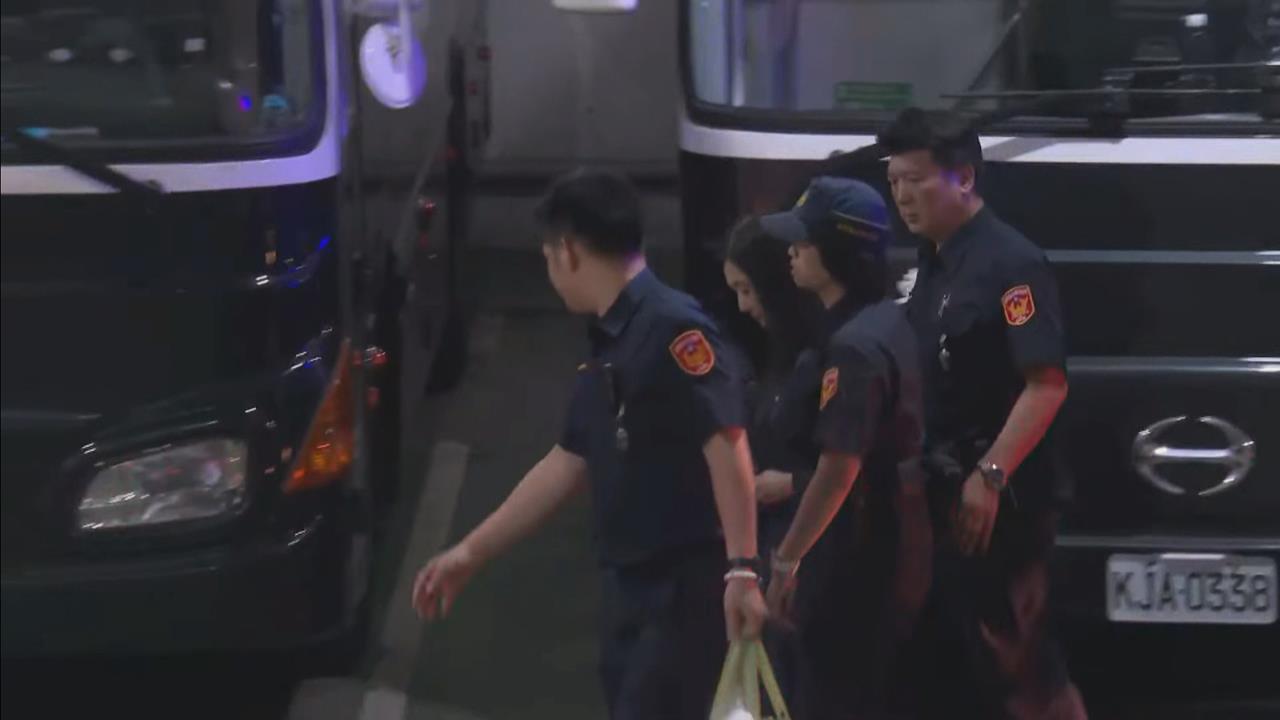 快新聞/可以回家了!應曉薇付清3千萬交保金 搭囚車抵北院戴電子腳鐐