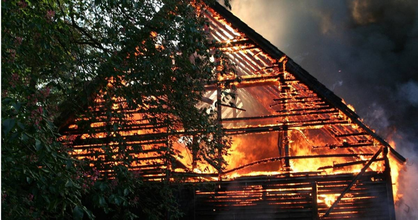 90萬存款遭火燒！女子帶碳化殘鈔銀行求助　隔5小時結果出爐她哭了