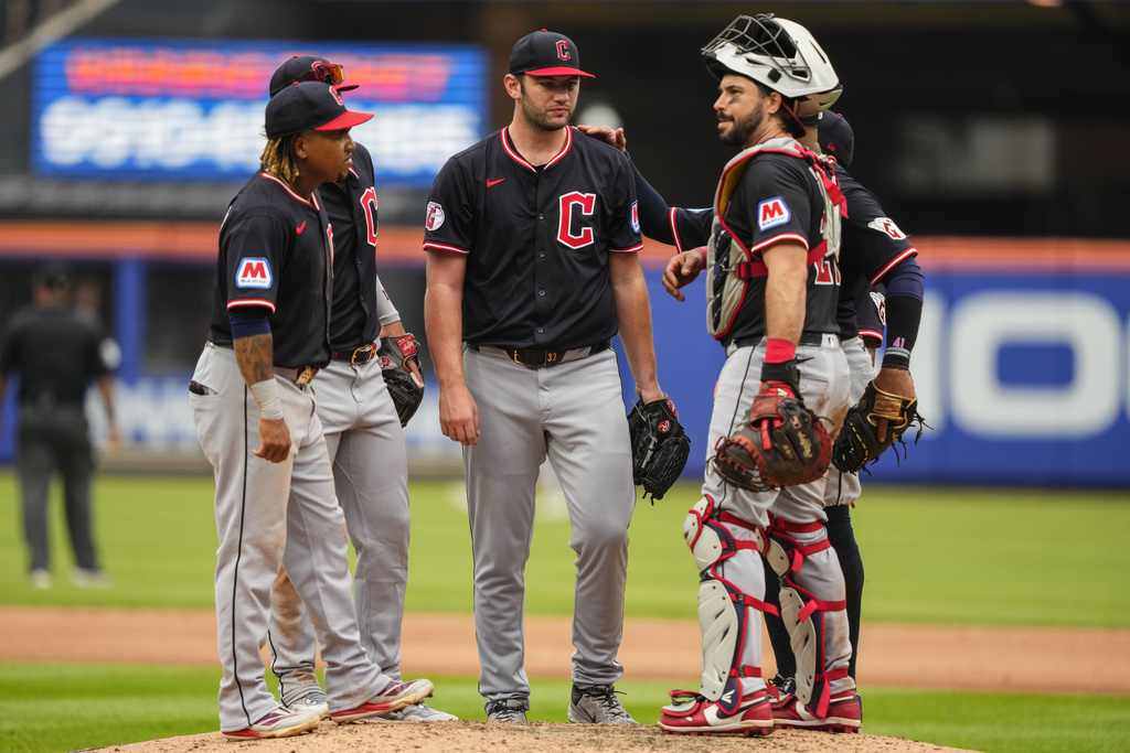 MLB(影)/紀錄毀了!九下挨轟「無安打破功」 敵隊球迷起立鼓掌「超暖一幕」曝