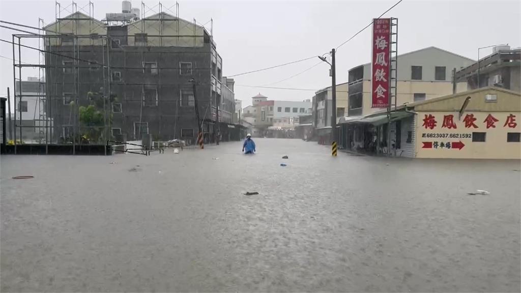 台南後壁汪洋一片.淹水封路 緊急宣布停班停課