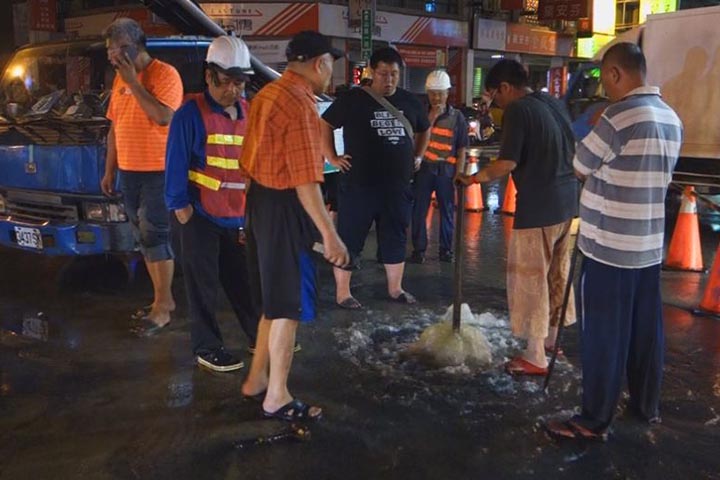 台中東山路自來水管爆裂 部份用戶停水