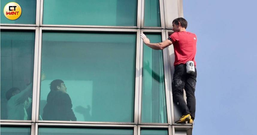 霍諾德攀101掀模仿潮「已拉封鎖線禁止」　賈董：這行為不帥又愚蠢