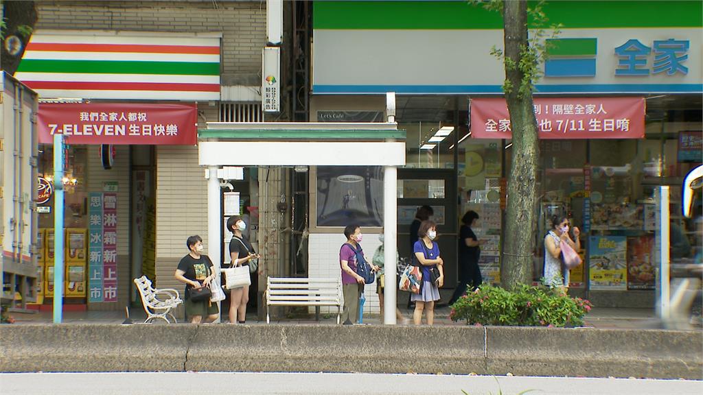 7-11吉祥物生日！　全家「超強祝福」搬出壽星小編一同慶祝