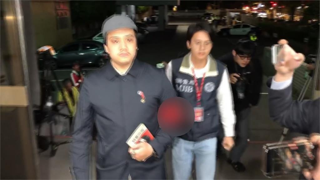 藍青年宋建樑「納粹裝扮」踩紅線　高中曾強吻馬英九