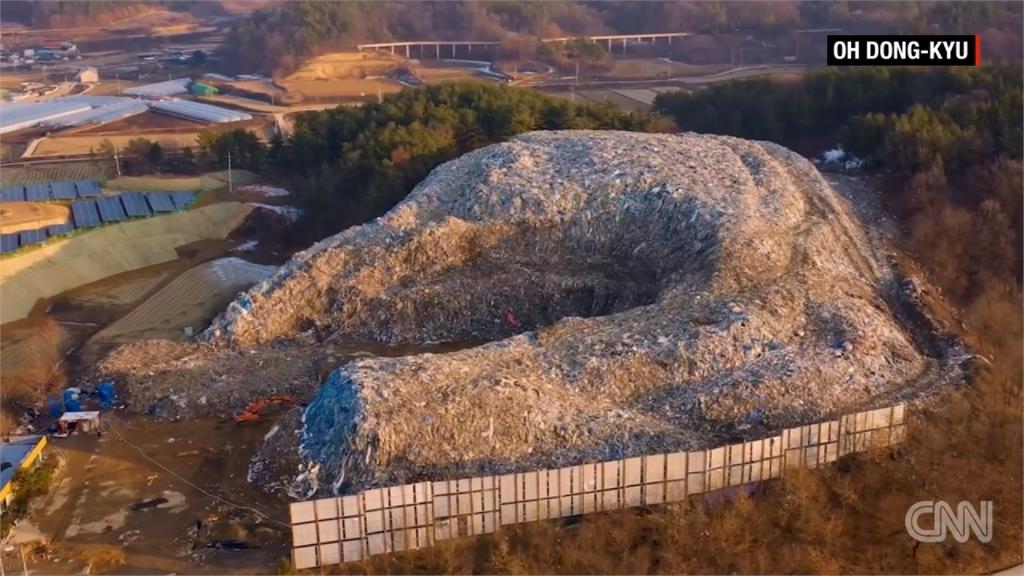  17萬公噸垃圾山不明原因自燃 燒出南韓垃圾危機