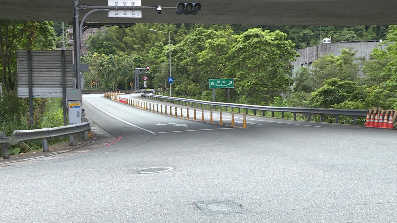 扯！駕照用雞腿換的？　國5坪林路段匝道驚見9車逆向