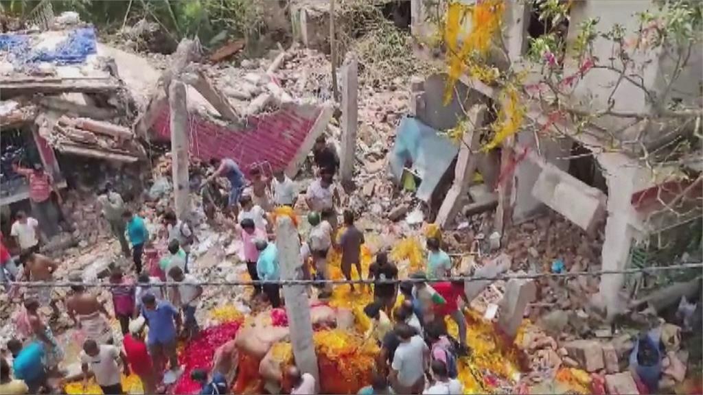 整棟建築幾乎夷為平地　印度非法營業鞭炮工廠爆炸釀死傷