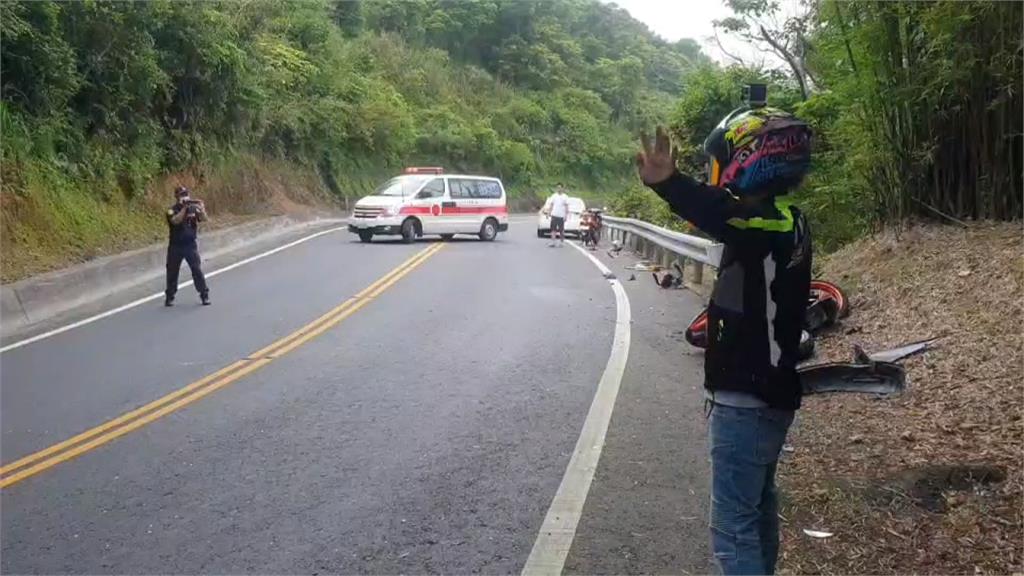 汽車違規跨越雙黃線釀對撞！黃牌重機全毀騎士幸輕傷