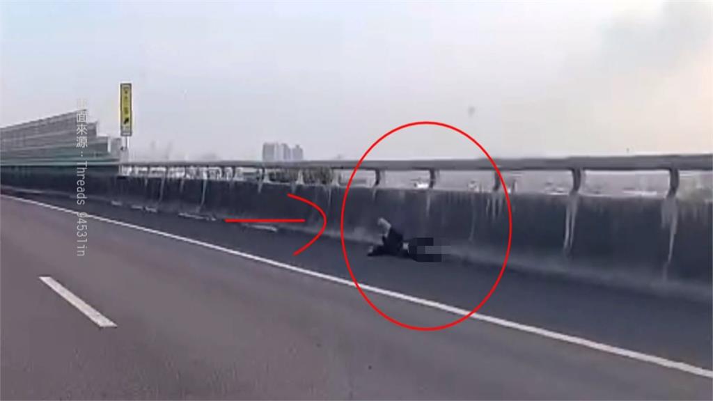 台74線行人躺路肩　男車拋錨下車走50米後路倒