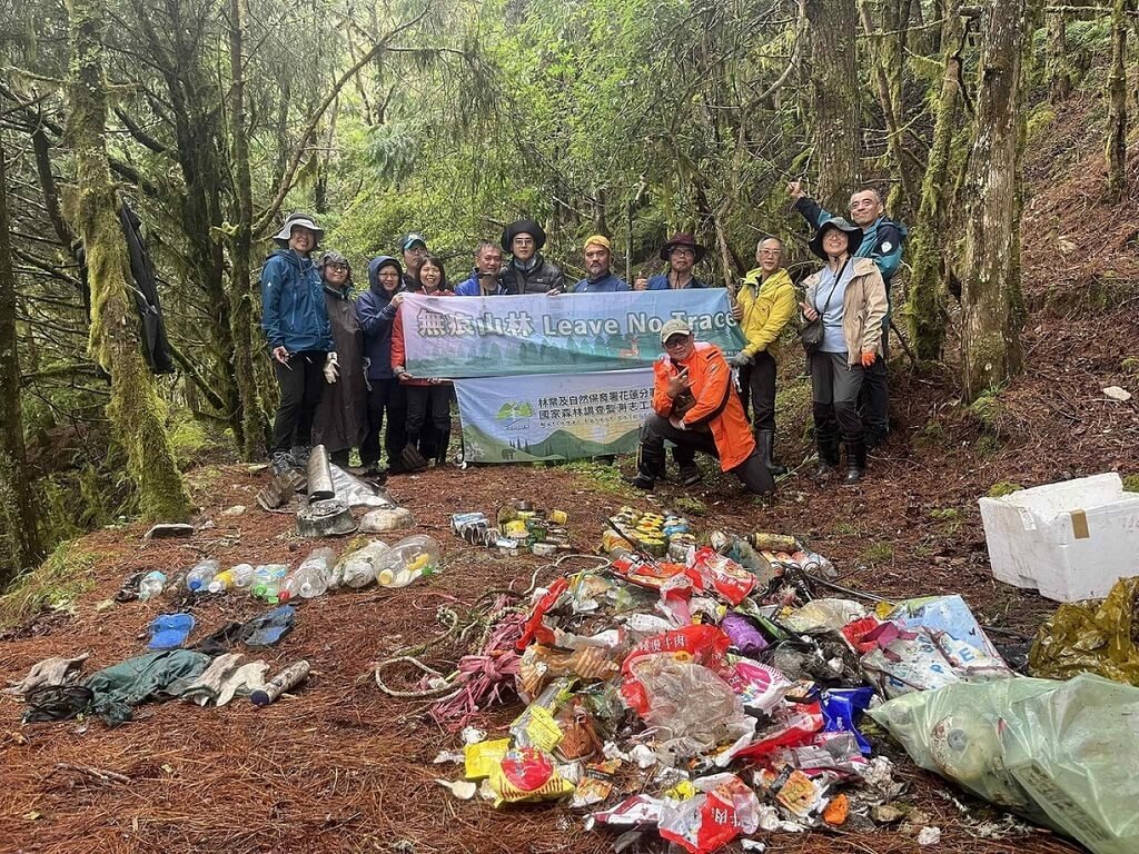 登山熱潮衝擊山林環境　南三段清出許多塑膠垃圾