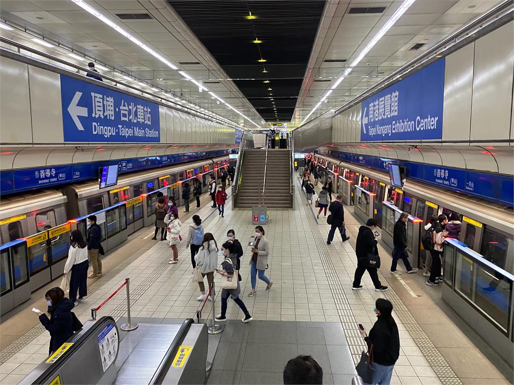 快新聞／下班注意！北捷南港站列車異常　班距拉大