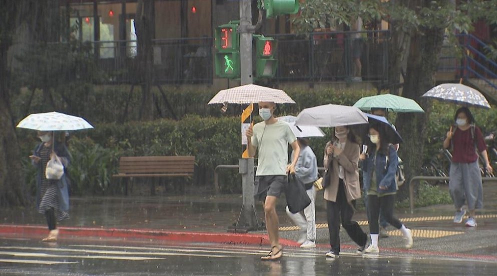 快新聞／雨彈來了！ 南部2縣市大雨特報  大雷雨炸台南、高雄