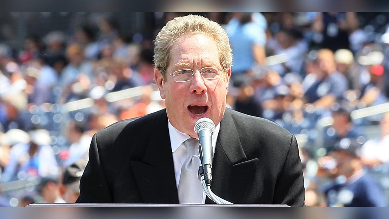 MLB(影)／「洋基之聲」辭世YES主播凱伊憶故人淚崩！轉播法官開轟向好友致敬