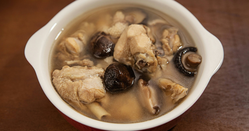 雞湯、桂圓紅棗茶喝了更養生？　營養師曝「3進補迷思」
