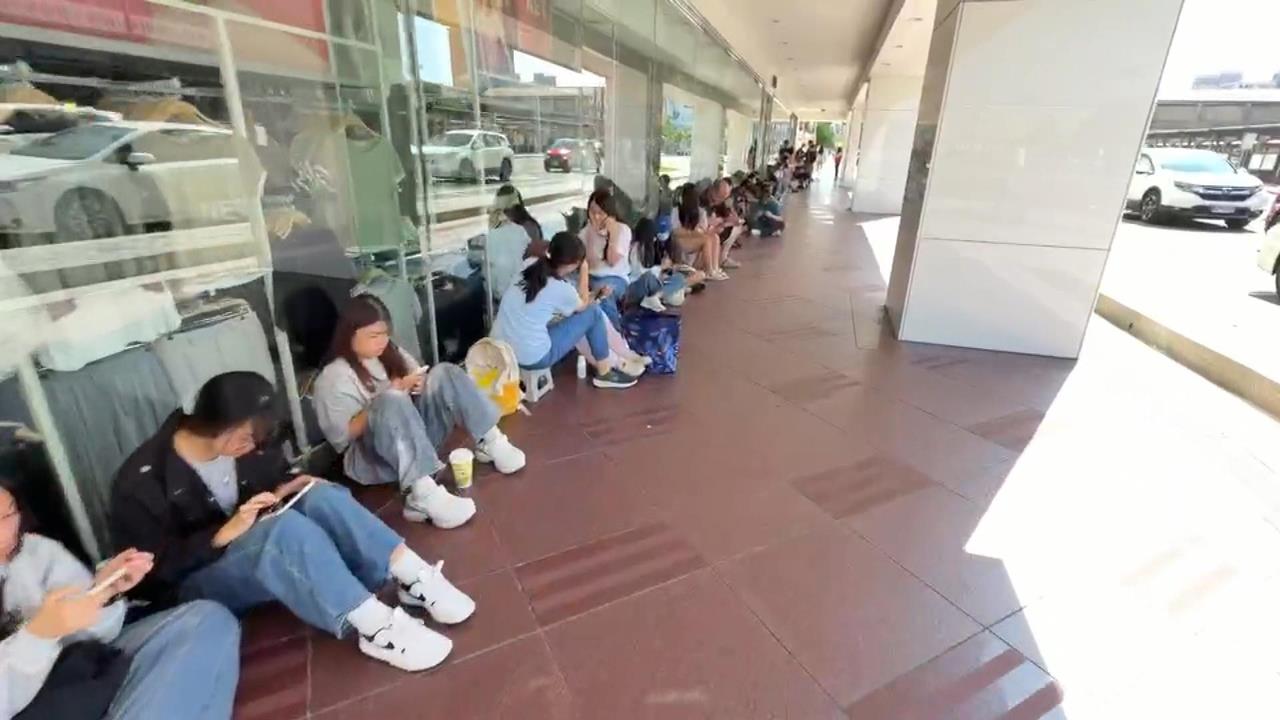 搶CORTIS絕版專輯!！新竹唱片行開幕 粉絲漏夜排隊
