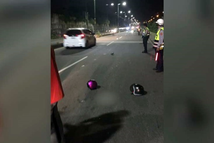 一家三口騎重機失控自撞 後座妻小亡