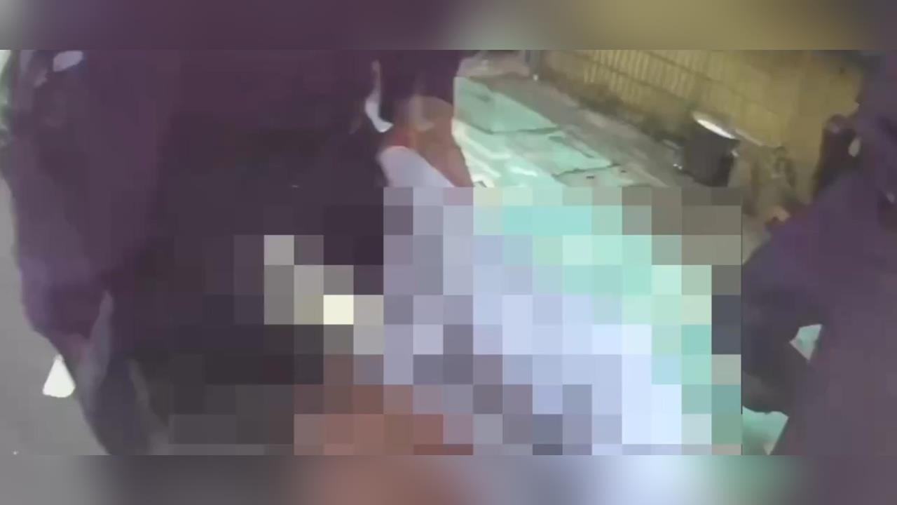 快新聞/北市信義驚見隨機攻擊!男子揮拳揍路人 警方到場壓制