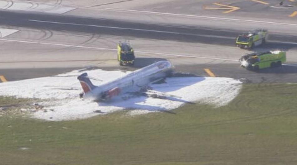 班機降落衝出跑道起火　邁阿密機場逾百人逃生　