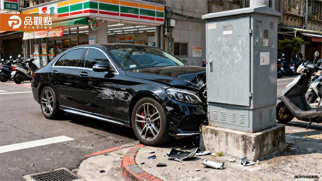 台中賓士男為閃左轉車！撞斷號誌波及行人釀2傷