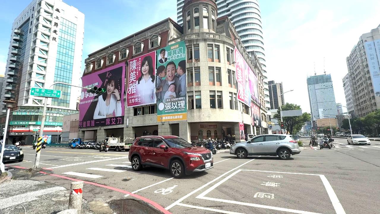 獨！「包棟」吸睛賺租金　老牌婦幼醫院外牆掛10面選舉看板