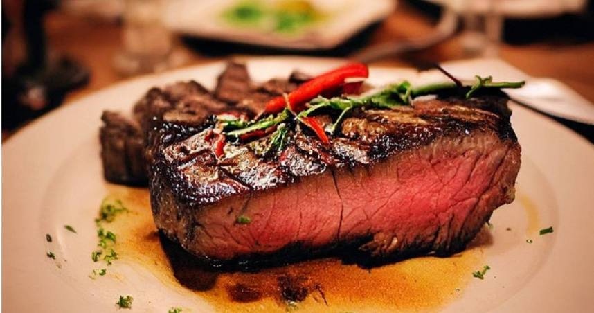 印度酒吧上錯餐!網紅「誤食牛肉」氣喊:我是婆羅門 服務生遭逮捕