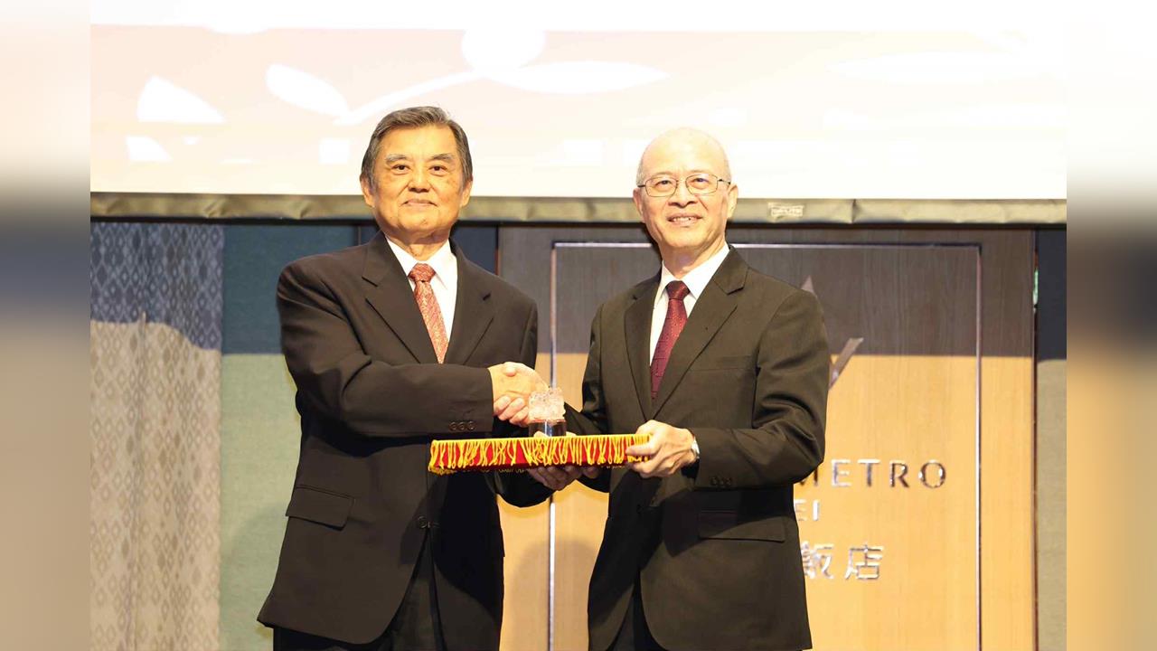 綜合／中華文化教育暨體育交流促進會理事長交接  前體育署長何卓飛接任