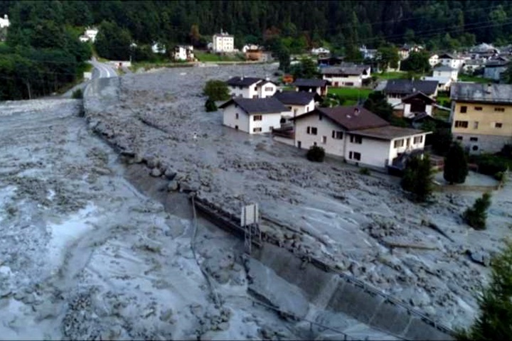 瑞士山崩 8人失蹤  急撤離200人