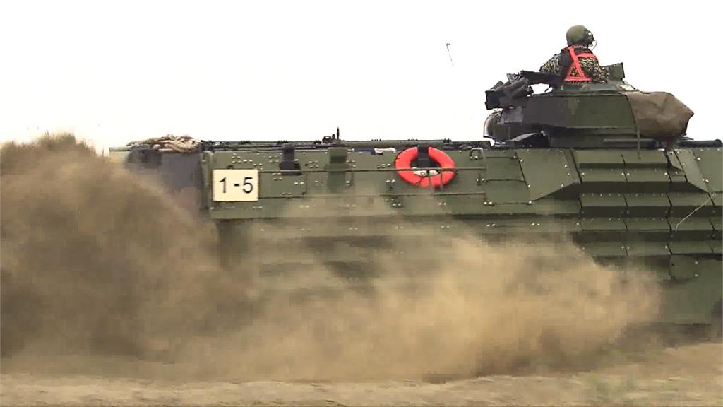 海陸AAV7兩棲突擊車　優越性能捍衛疆土利器