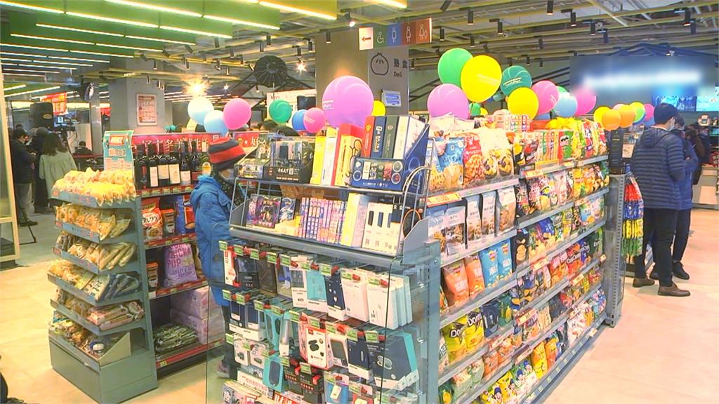 毛孩經濟規模上看6百億　全台首間「寵物便利商店」開幕