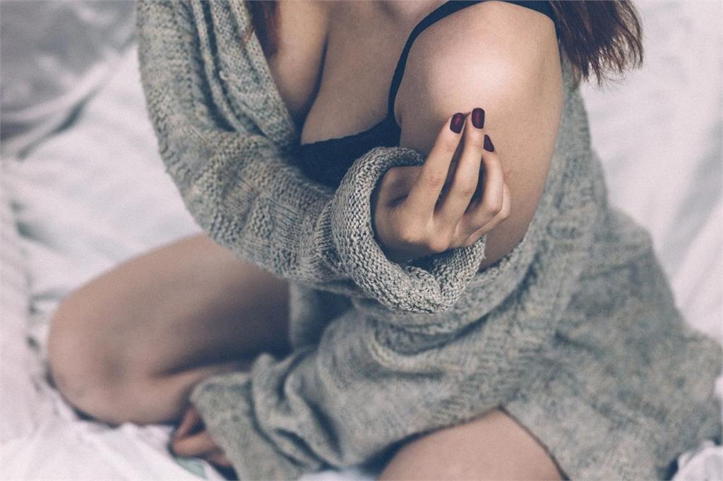 公公清垃圾驚見1物抓包媳婦偷吃　綠帽夫壓怒火善後秒離婚