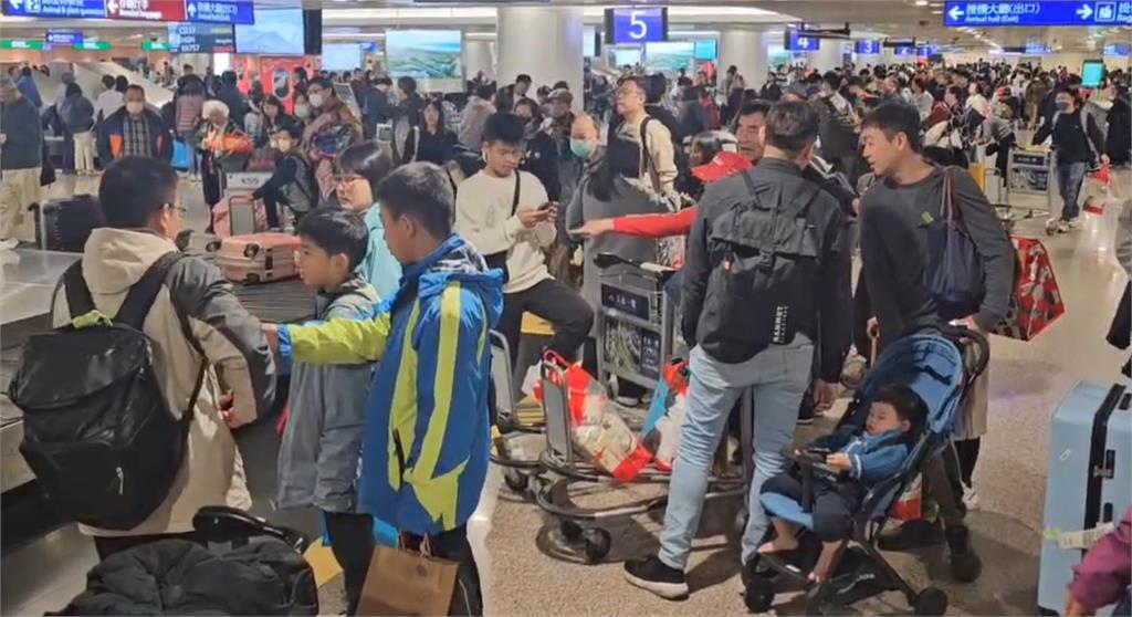 快新聞／春節收假！桃機「連3天旅運逾14萬人」提醒：物品超額未申報恐挨罰