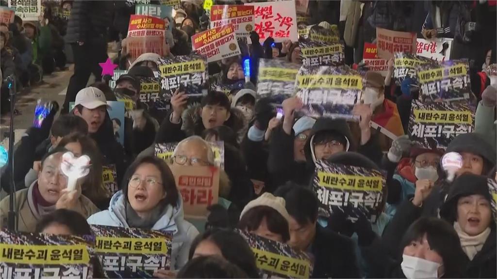尹錫悅拒傳喚遭發逮捕令　挺反兩派總統官邸外抗議