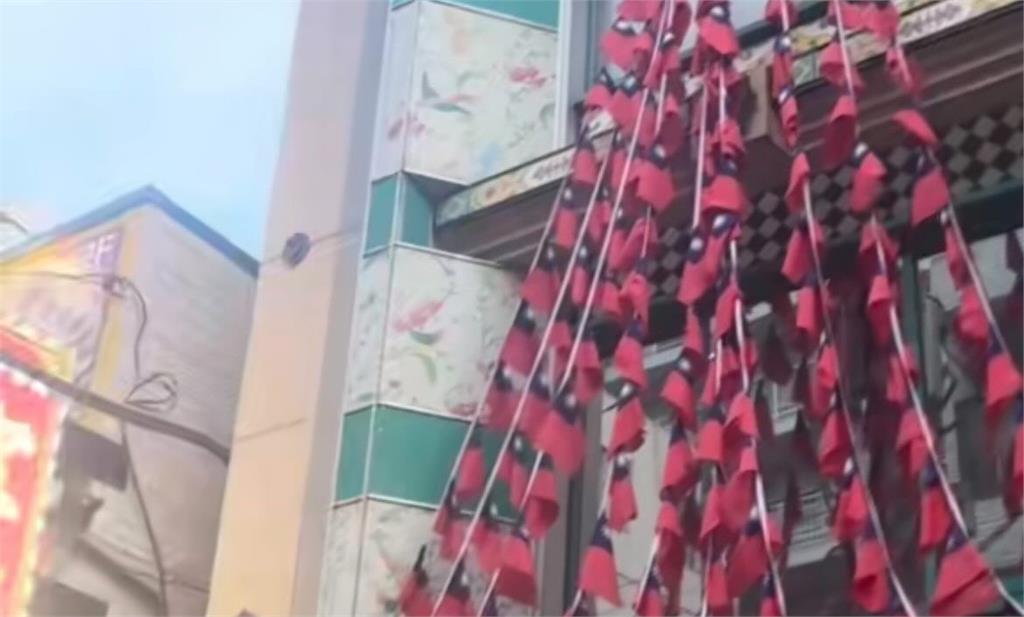 橫濱中華街「掛滿整面台灣國旗」小粉紅氣炸！衝店內「怒逼老闆撤下」下秒慘了